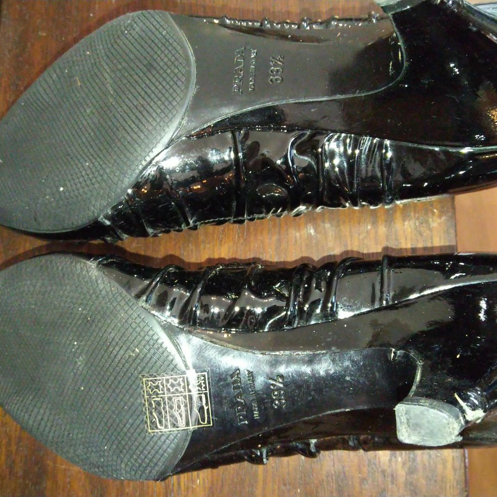 Read! 39.5 VGUC Black Prada Patent Leather Pumps - heel call out TRR - Picture 12 of 17